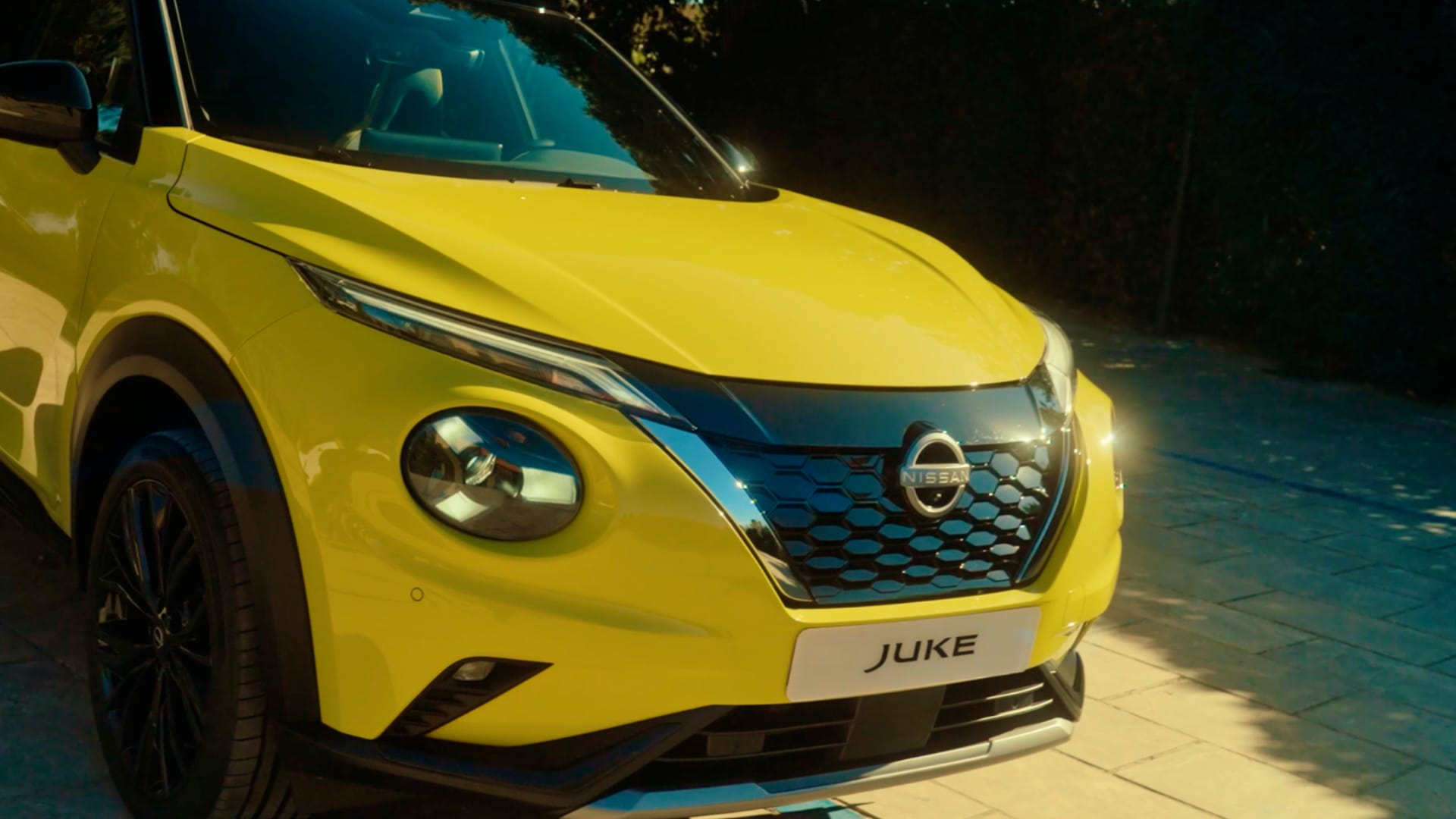 Seitliche Frontansicht des Juke
